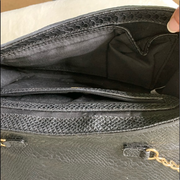 Caché Faux Leather Reptile Textured Large Clutch - Picture 7 of 9